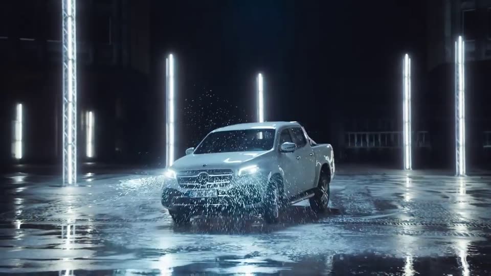 X-Class Follow — Mercedes-Benz
